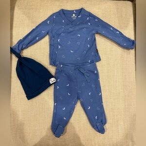 GAP Baby Boy 0-3M Blue Moon Print Kids Pajama Set & Copper Pearl Hat